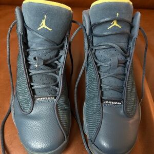 Jordan 13 Retro "Squadron Blue" blue trainers.